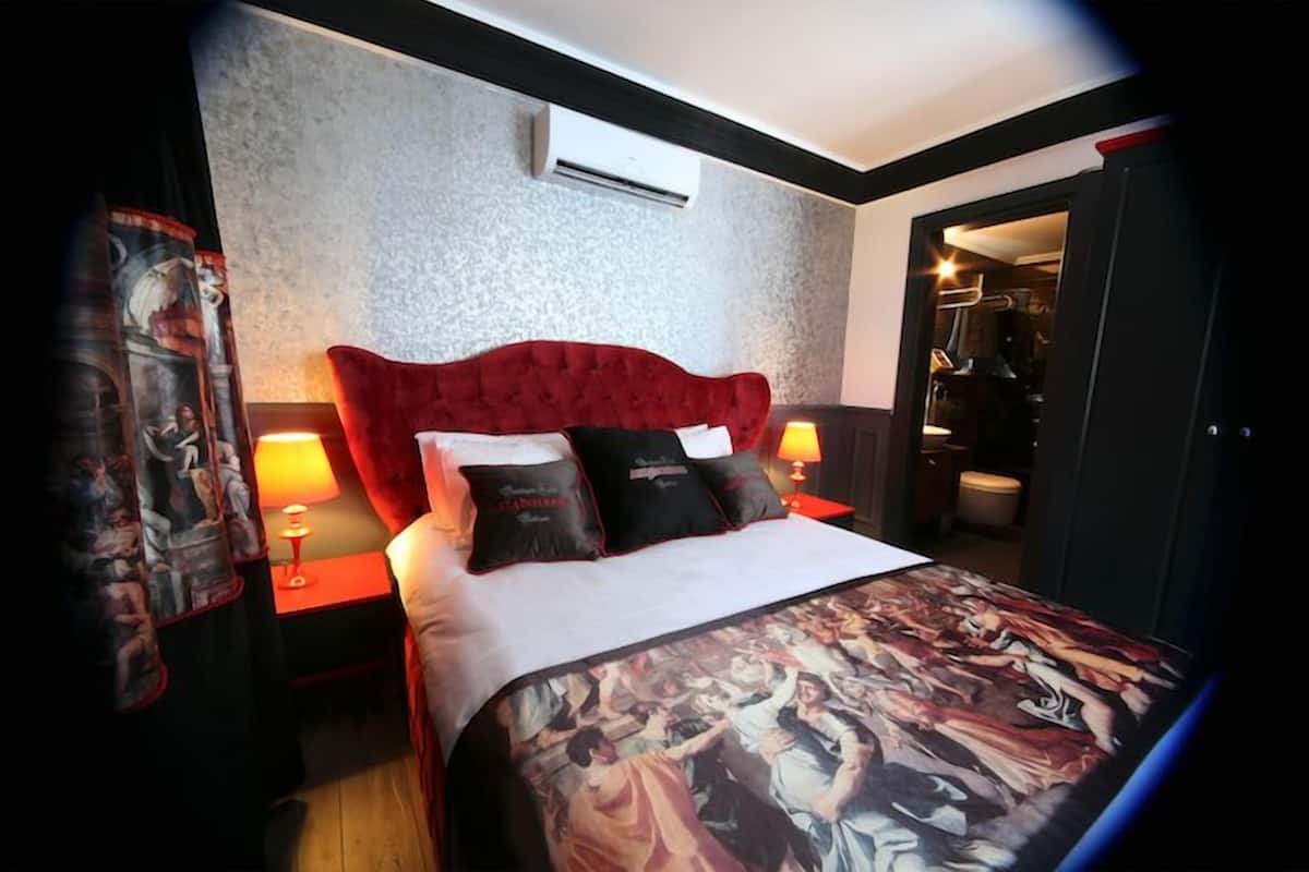 Standard Room | In-room safe, laptop workspace, blackout drapes, free WiFi