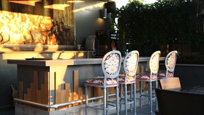 Bar im Pool