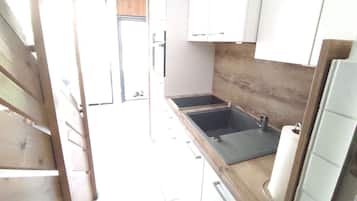 KylskÄp, mikrovÄgsugn, spishÀll och diskmaskin