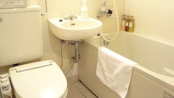 Combined shower/bathtub, deep-soaking bathtub, free toiletries
