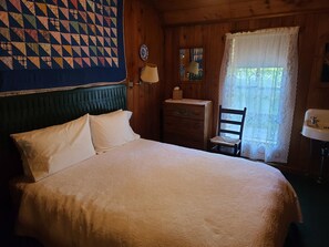 Economy kamer, 1 queensize bed | Luxe beddengoed, donzen dekbedden, beddengoed