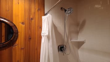 Economy Room, 1 Queen Bed | Bathroom | Combined shower/tub, towels