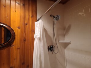 Economy Room, 1 Queen Bed | Bathroom | Combined shower/bathtub, towels - The Historic Northern Hotel (Coolin)