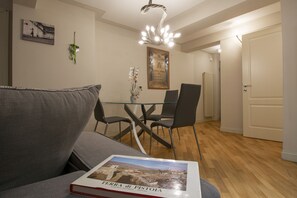 Interior - Elegant apartment close to main square with beautiful view (Pistoia)