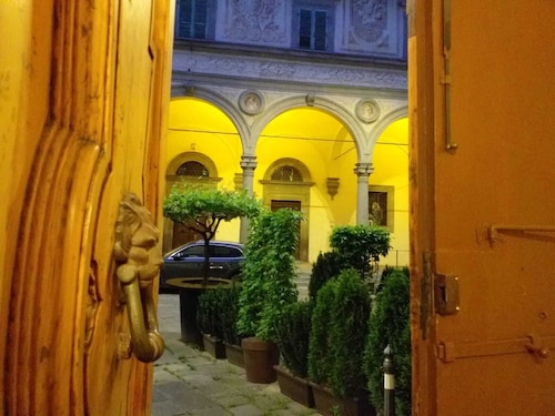 Elegant apartment with parking, A/C, Wi-Fi, inside the old town, view