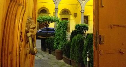 Elegant apartment with parking, A/C, Wi-Fi, inside the old town, view