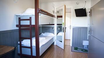 Chambre Quadruple, salle de bains commune