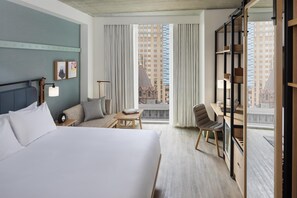 Hypo-allergenic bedding, in-room safe, individually decorated - Hyatt Centric Center City Philadelphia (Philadelphia)