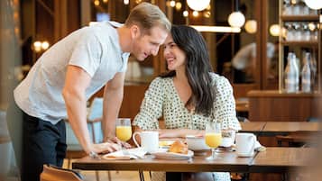 Petit déjeuner buffet servi tous les jours en supplément