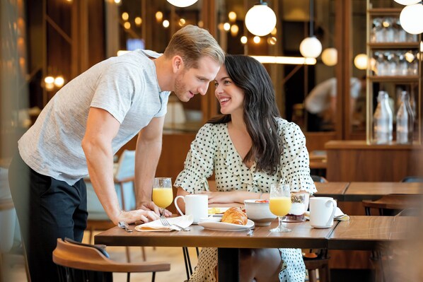 Bữa sáng buffet hàng ngày với phụ phí nhỏ 