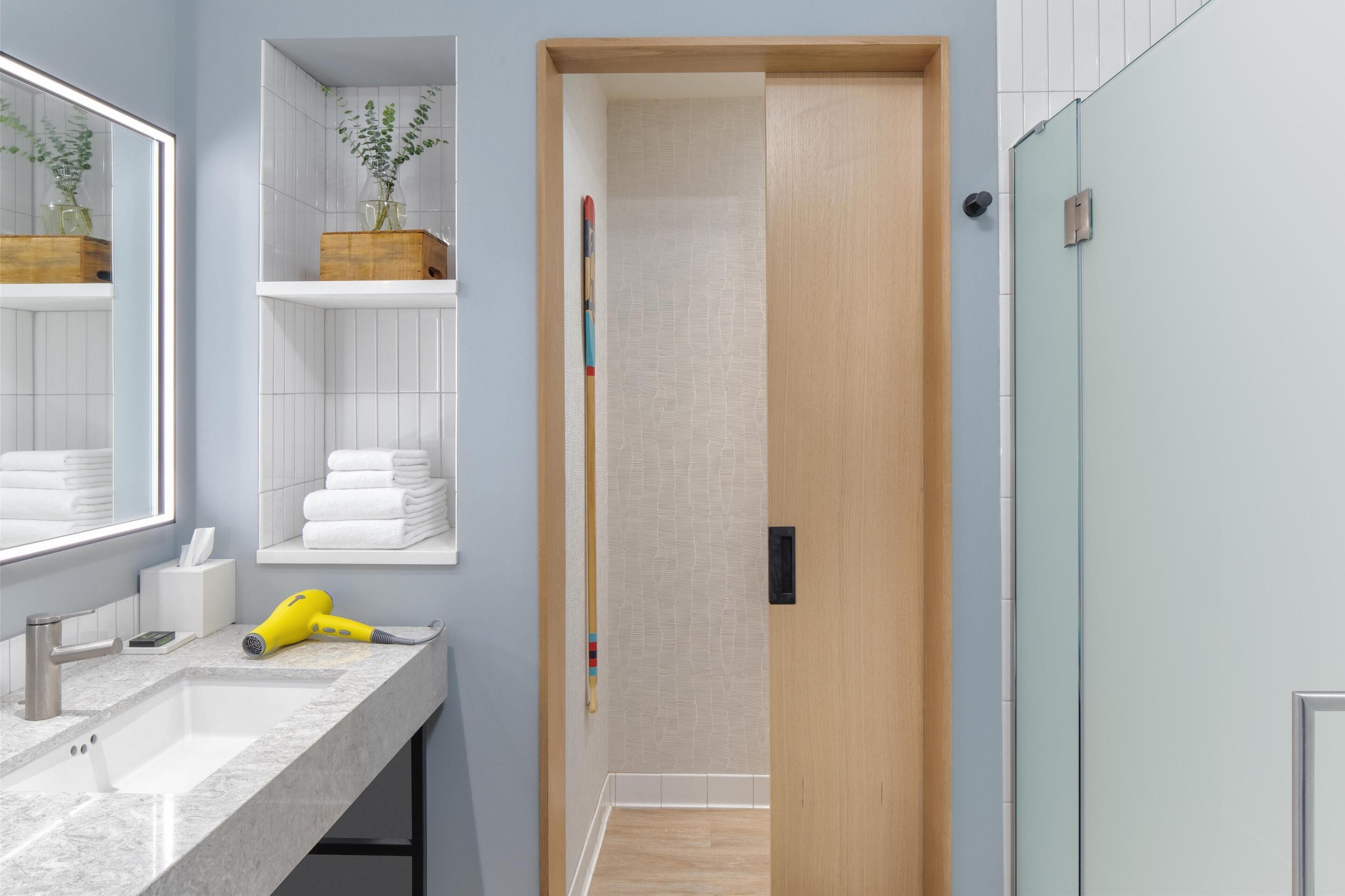 suite, corner | bathroom | designer toiletries, hair dryer, bathrobes, slippers