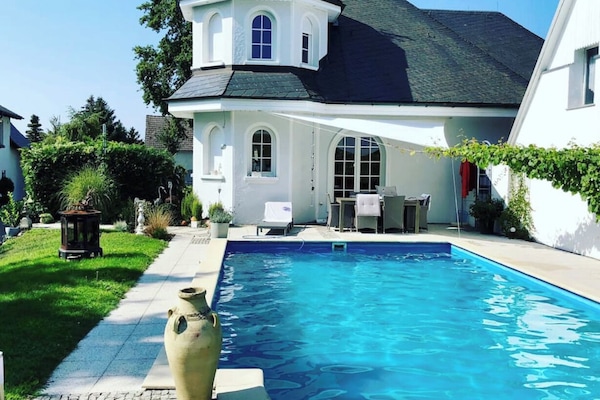 Gemeinschaftspool, Poolheizung läuft von Mai bis September
