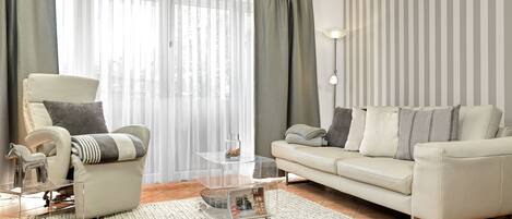 Tv, pejs, dvd-afspiller, stereoanlæg