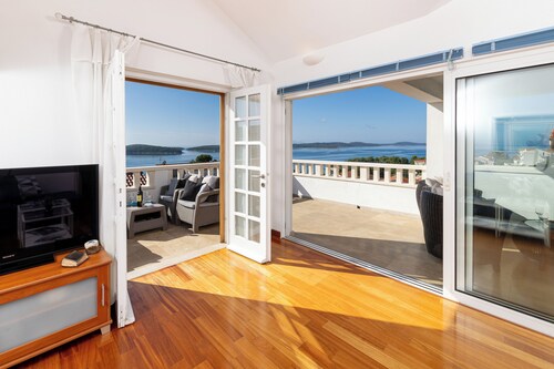 HVAR MOOD HOUSE - HVAR EXCLUSIVE SEA,SUN & STARS APARTMENT: MAGNIFICENT SEA VIEW