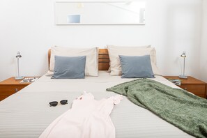 3 quartos, cofres nos quartos, ferros/tábuas de passar roupa, Wi-Fi
