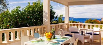 HVAR MOOD HOUSE - HVAR SUNSET BEAM APARTMENT: LARGE LOGGIA OVERLOOKING THE SEA