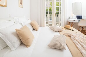 2 chambres, coffres-forts dans les chambres, fer et planche à repasser