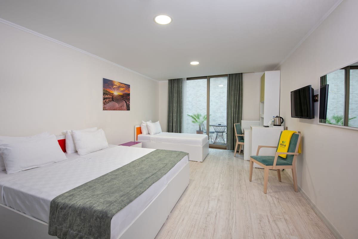Economy Room