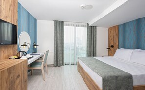 Habitación doble superior | Minibar, escritorio y espacio para trabajar con laptop 