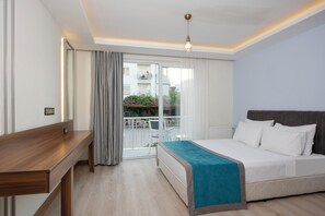 Deluxe Studio Suite | Minibar, desk, laptop workspace, iron/ironing board - CitrusHotels (Konyaalti)