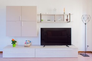 Smart TV - Nice and Bright Apartment (strategic position) (Desenzano del Garda)