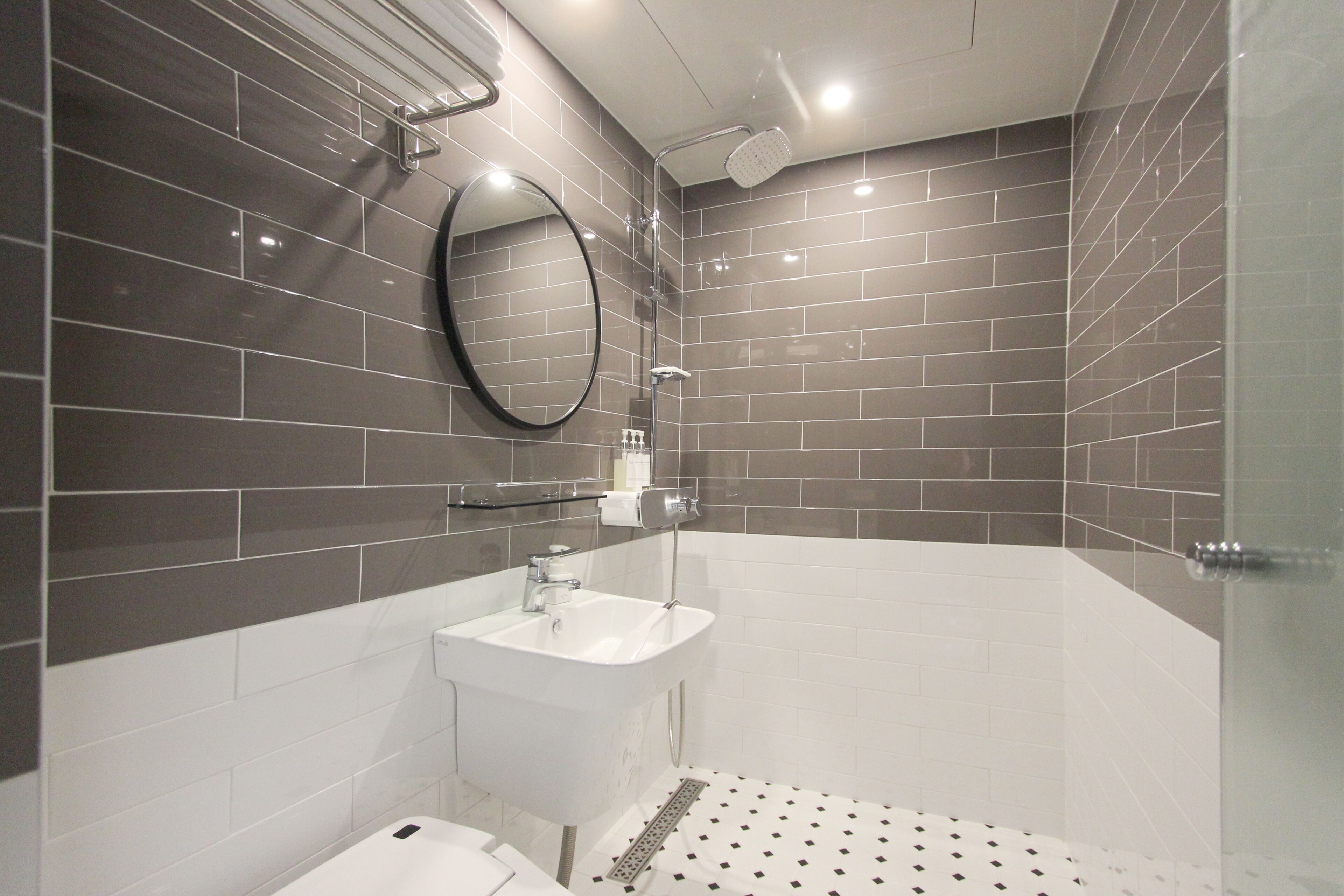 standard room | bathroom | shower, free toiletries, hair dryer, bathrobes