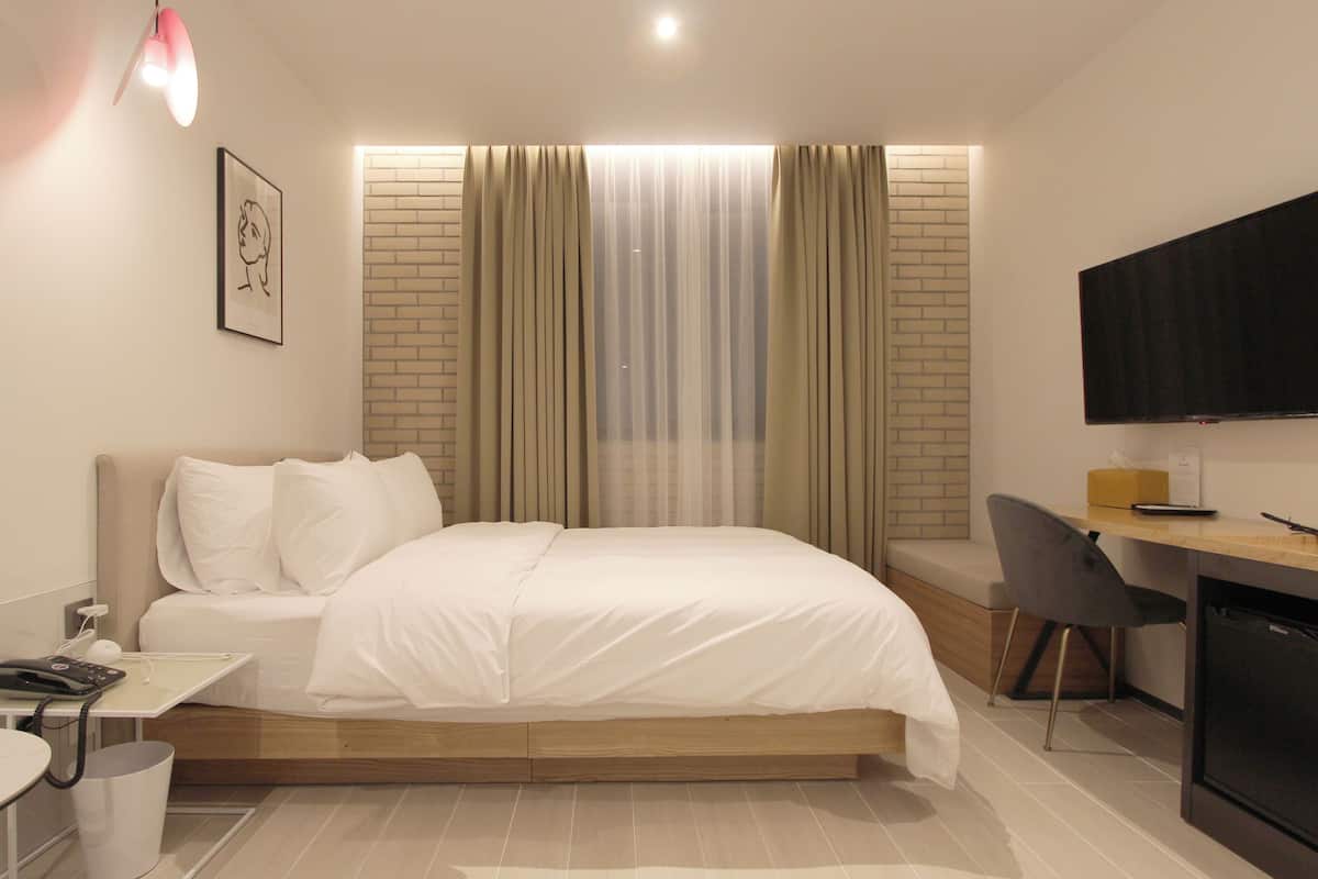 Suite (Double) | 1 bedroom, soundproofing, free WiFi
