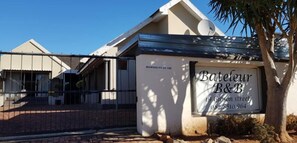 Front of property - Bateleur Bed & Breakfast (Kariega)