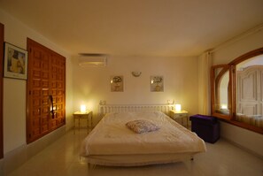 2 chambres, fer et planche Ă repasser, Wi-Fi, draps fournis