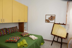 3 chambres, fer et planche à repasser, Wi-Fi, draps fournis