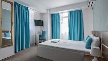 Desk, blackout curtains, soundproofing, free WiFi