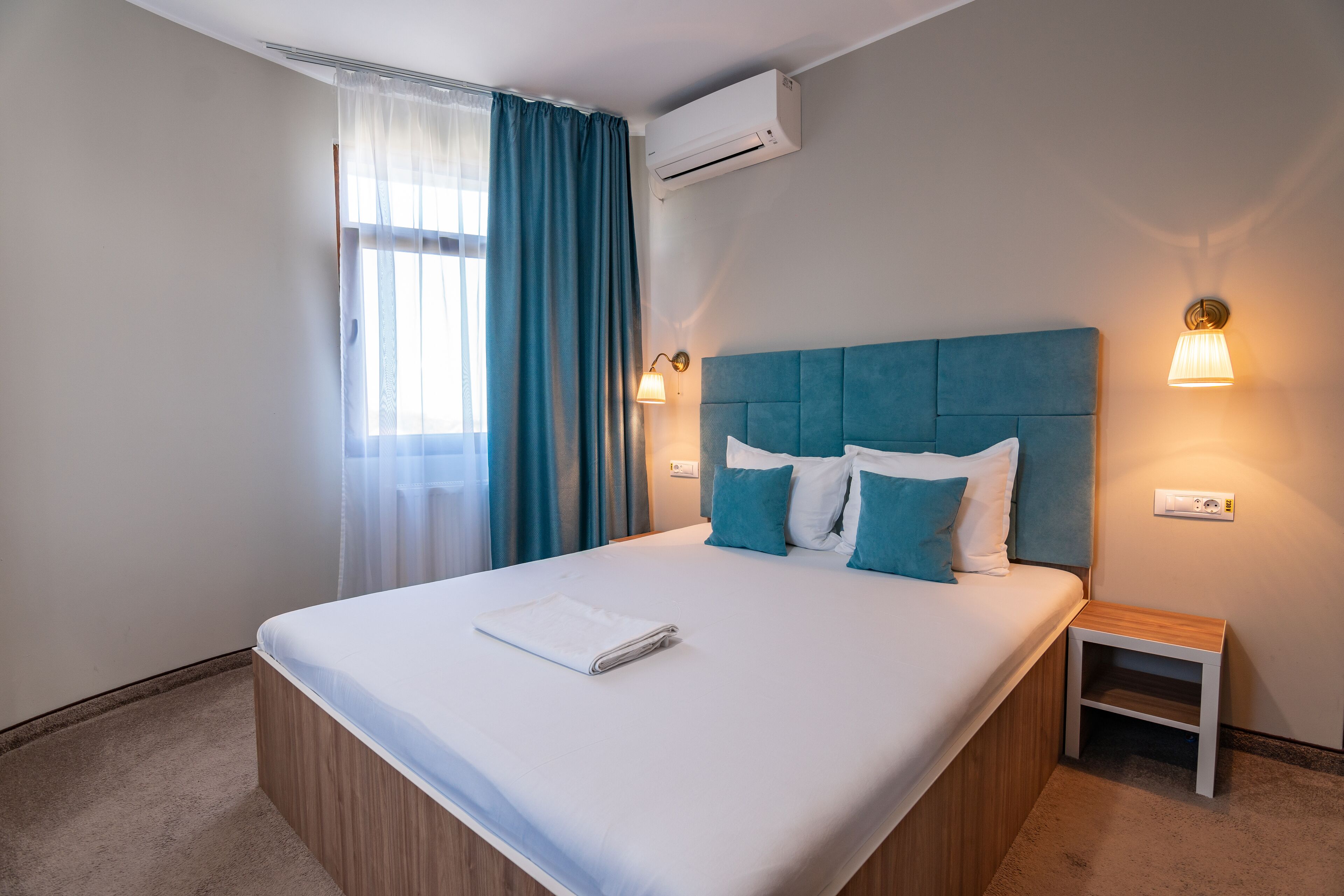 Desk, blackout curtains, soundproofing, free WiFi