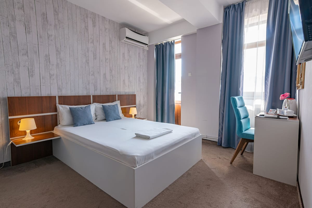 Kamar Triple Klasik | Meja kerja, tirai kedap cahaya, kedap suara, dan Wi-Fi gratis