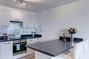 Fridge, microwave, oven, stovetop - Clean and modern Riverside Flat w/ Private Balcony (Norwich)