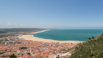Una spiaggia nelle vicinanze