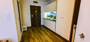 Prestige Apartment | Private kitchenette | Fridge, stovetop, cookware/dishes/utensils - Kliff Apartamenty (Rewal)