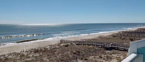 Na praia, toalhas de praia