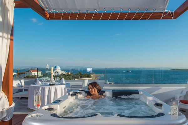 Couples treatment room(s), sauna, hot tub, body treatments, hydrotherapy