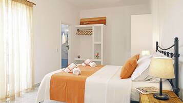 Egyptian cotton sheets, premium bedding, pillow-top beds, desk