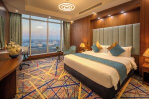 Suite with City View Airport | Premium bedding, Tempur-Pedic beds, minibar, in-room safe - Donatello Hotel Jeddah (Jeddah)