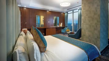 Junior Suite Airport | Peralatan tempat tidur premium, katil Tempur-Pedic, bar mini