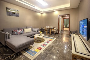 Junior Suite Airport | Premium bedding, Tempur-Pedic beds, minibar, in-room safe
