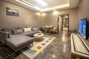 Junior Suite Airport | Premium bedding, Tempur-Pedic beds, minibar, in-room safe