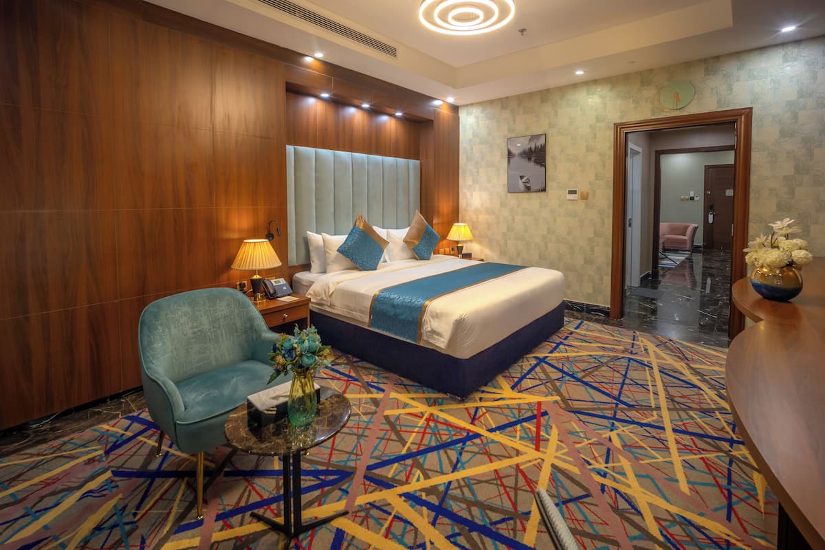 standard suite, 1 king bed | premium bedding, tempur-pedic beds, minibar, in-room safe