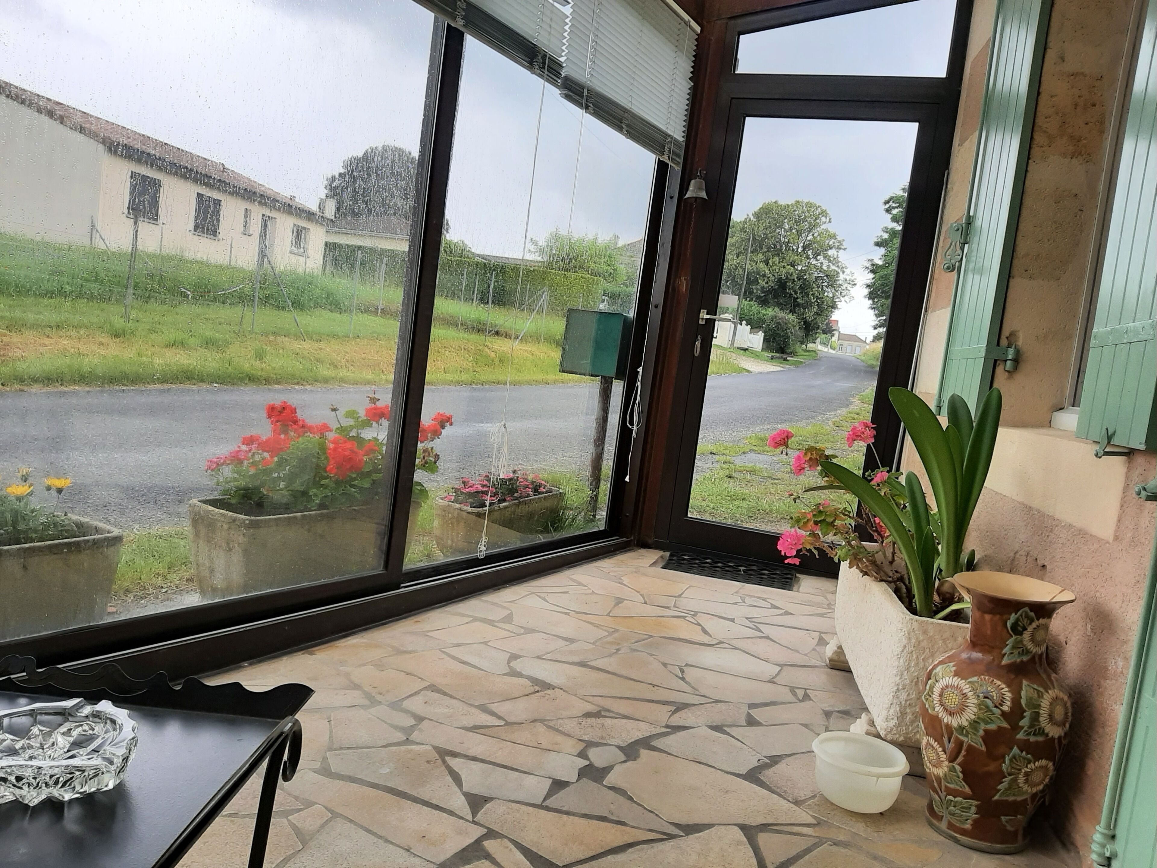 المنشأة من الداخل