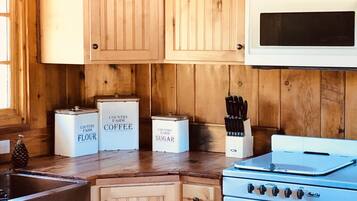 冰箱、微波炉、烤箱、炉灶