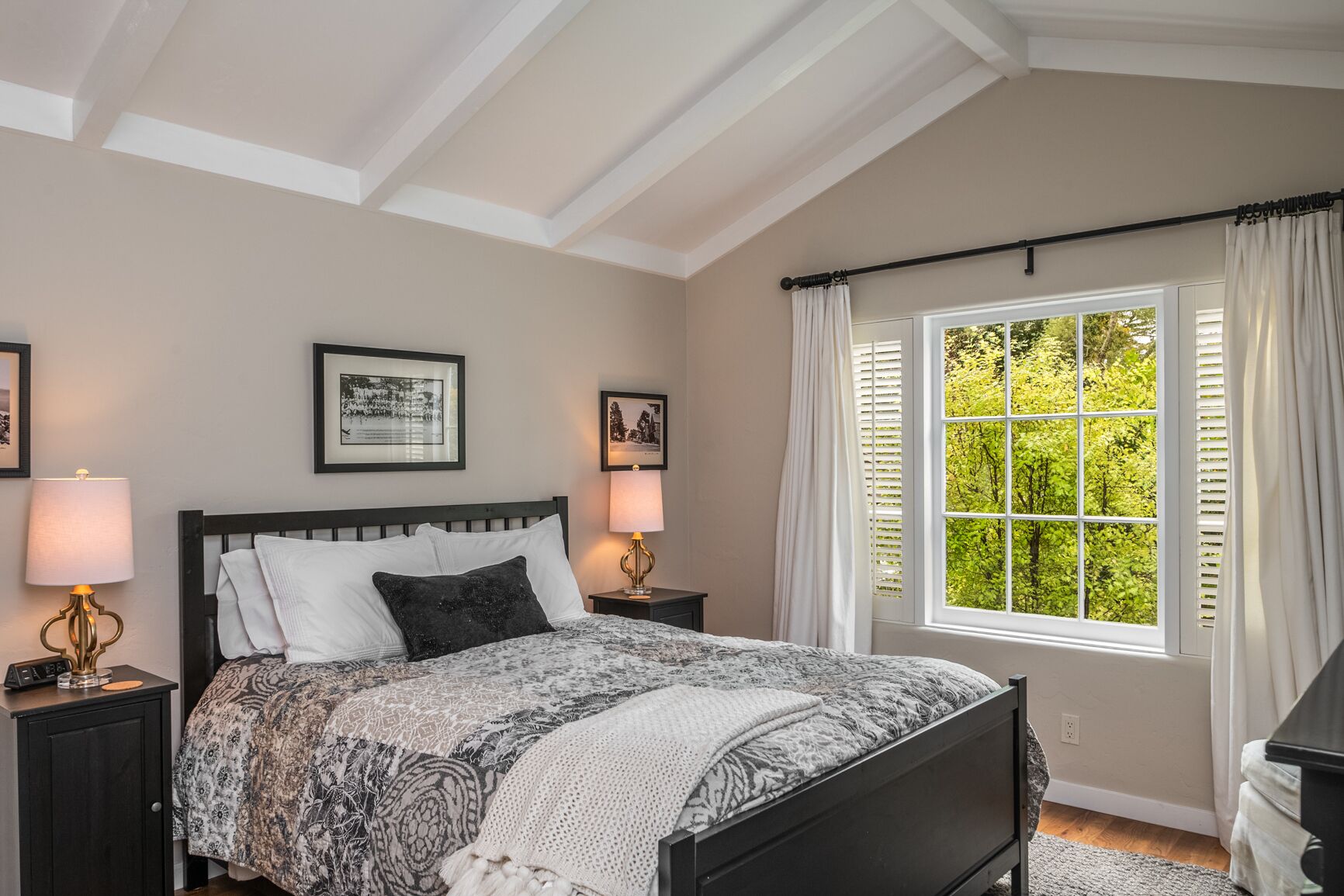 3 habitaciones, escritorio, tabla de planchar con plancha y wifi gratis 
