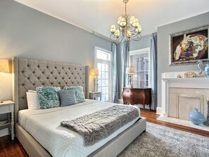 4 bedrooms, iron/ironing board, free WiFi, bed sheets