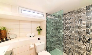 Bruser, hårtørrer, håndklæder, Sæbe