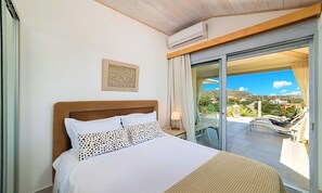 3 soveværelser, pengeskab på værelset, skrivebord, strygejern/strygebræt